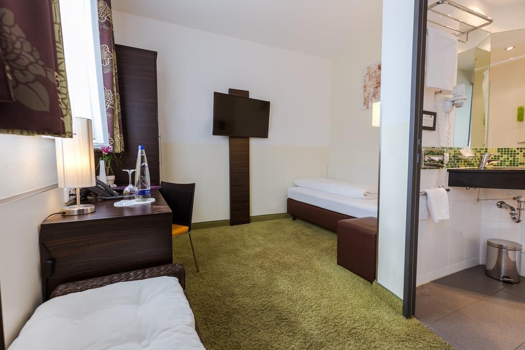 Hotel Arooma Erding Exterior photo