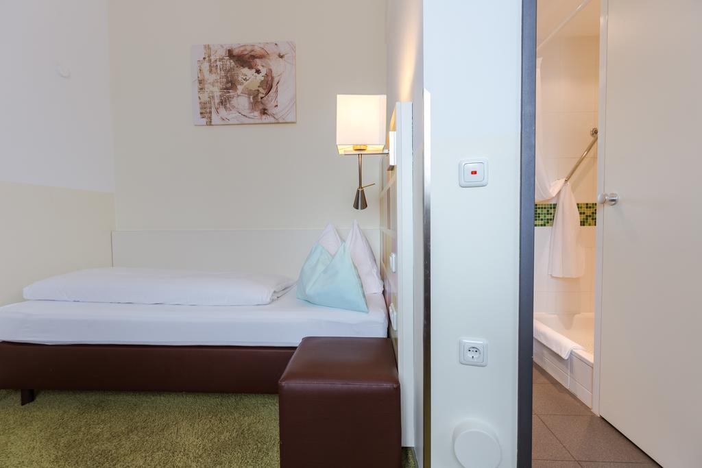 Hotel Arooma Erding Exterior photo