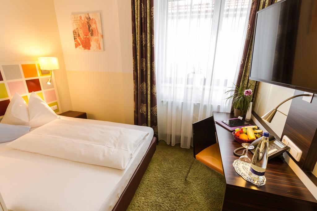 Hotel Arooma Erding Exterior photo
