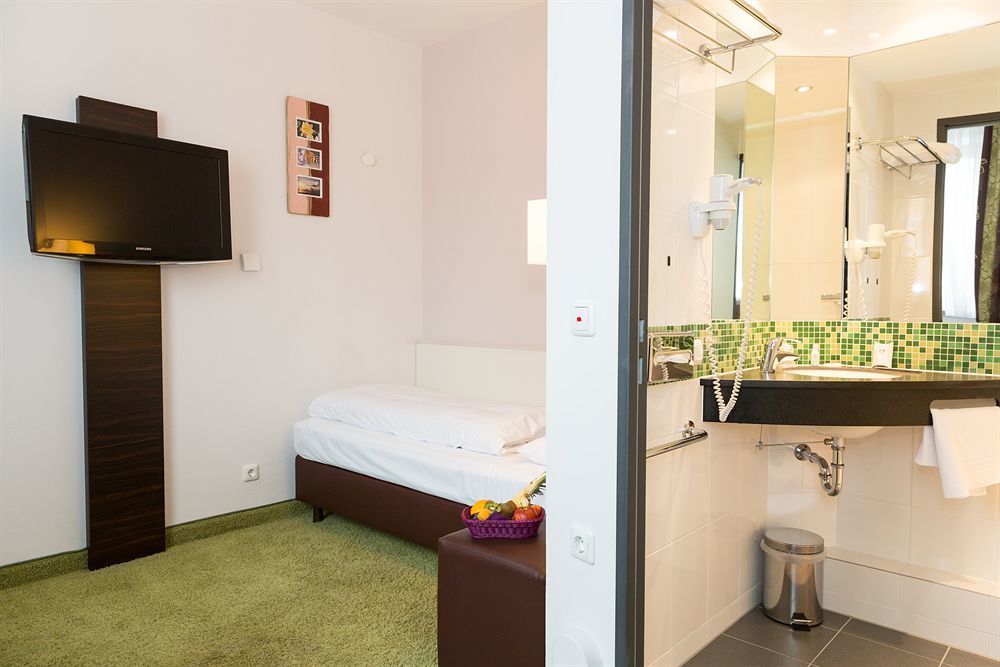 Hotel Arooma Erding Exterior photo