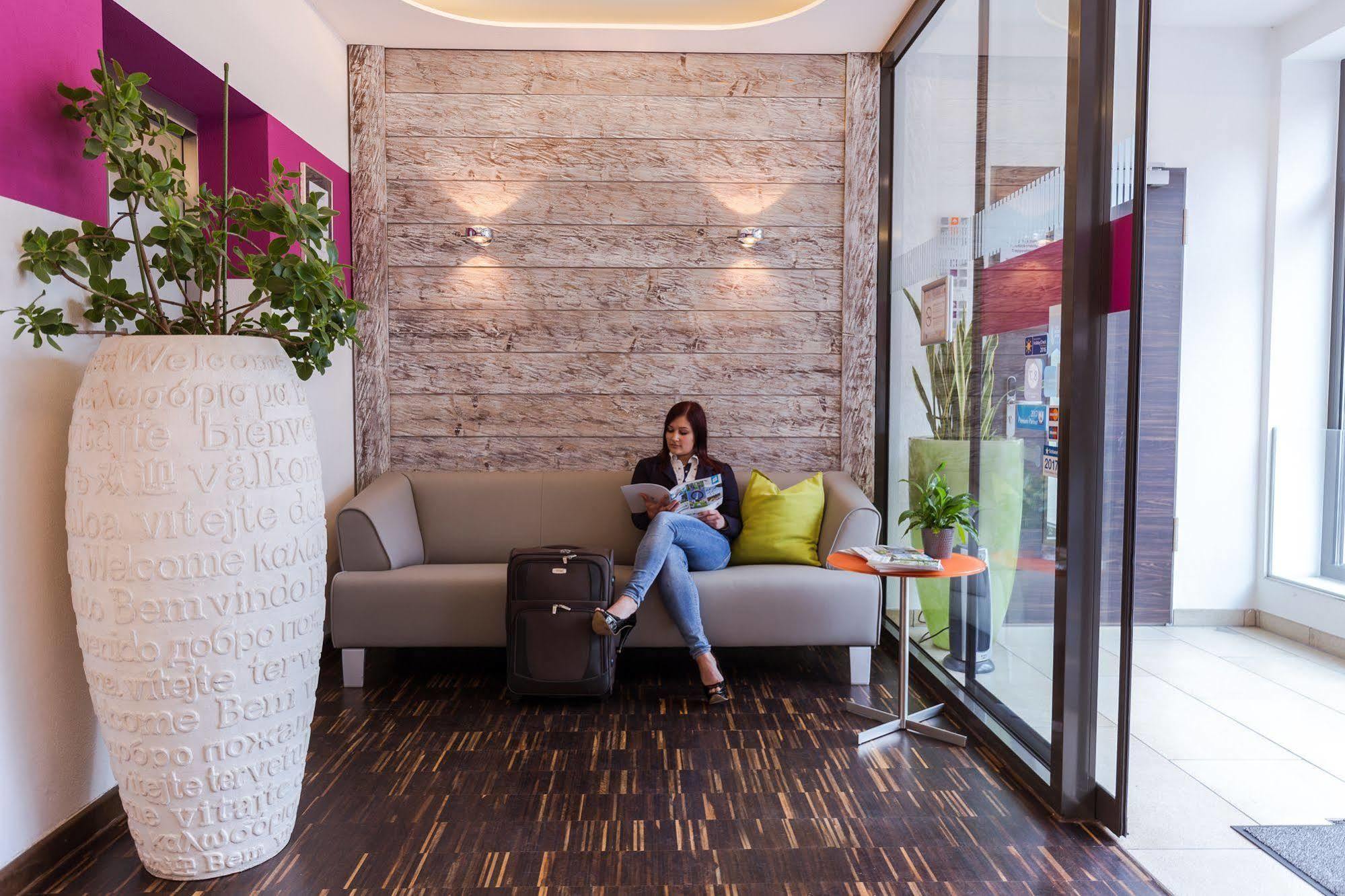 Hotel Arooma Erding Exterior photo