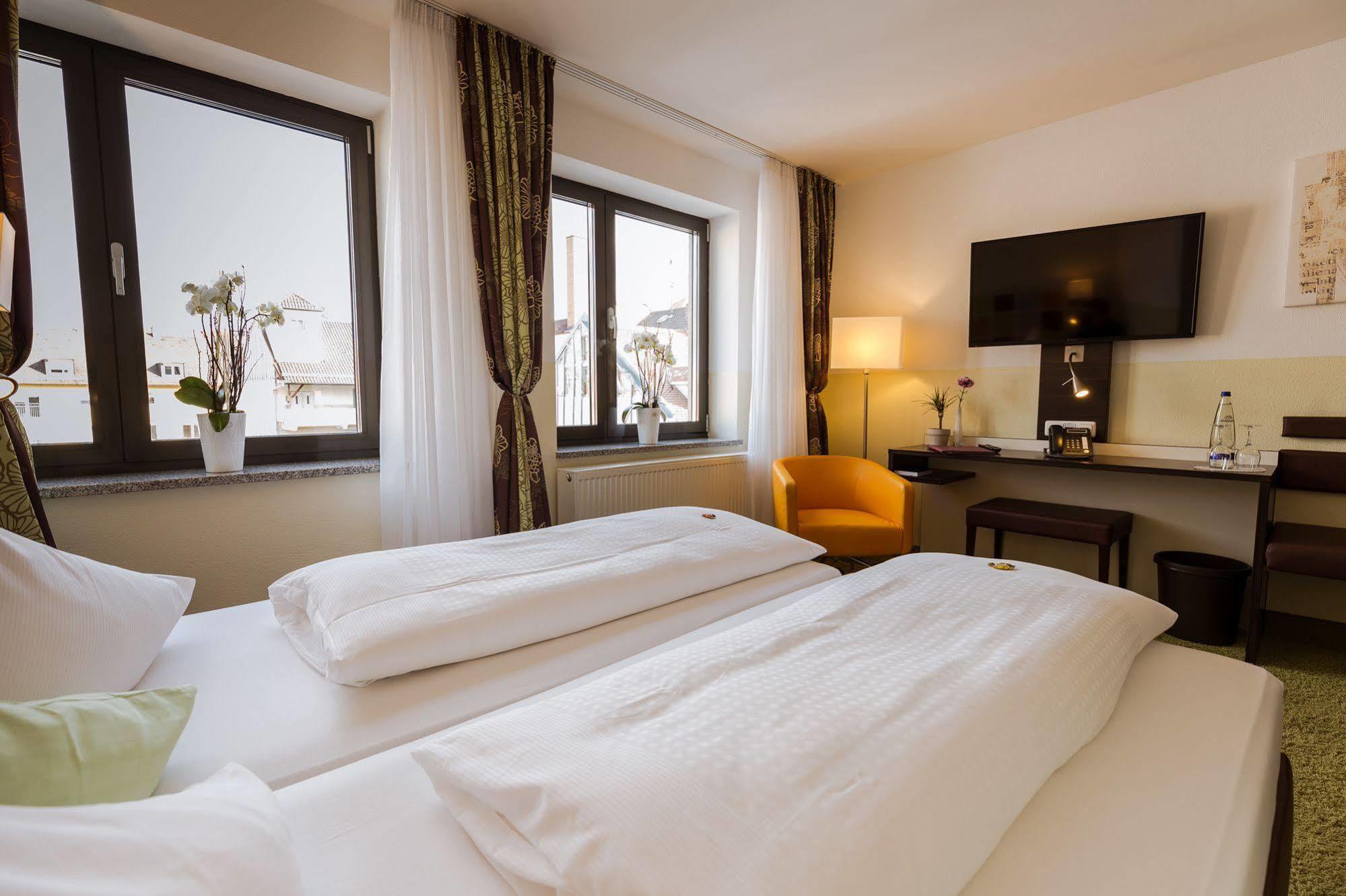 Hotel Arooma Erding Exterior photo