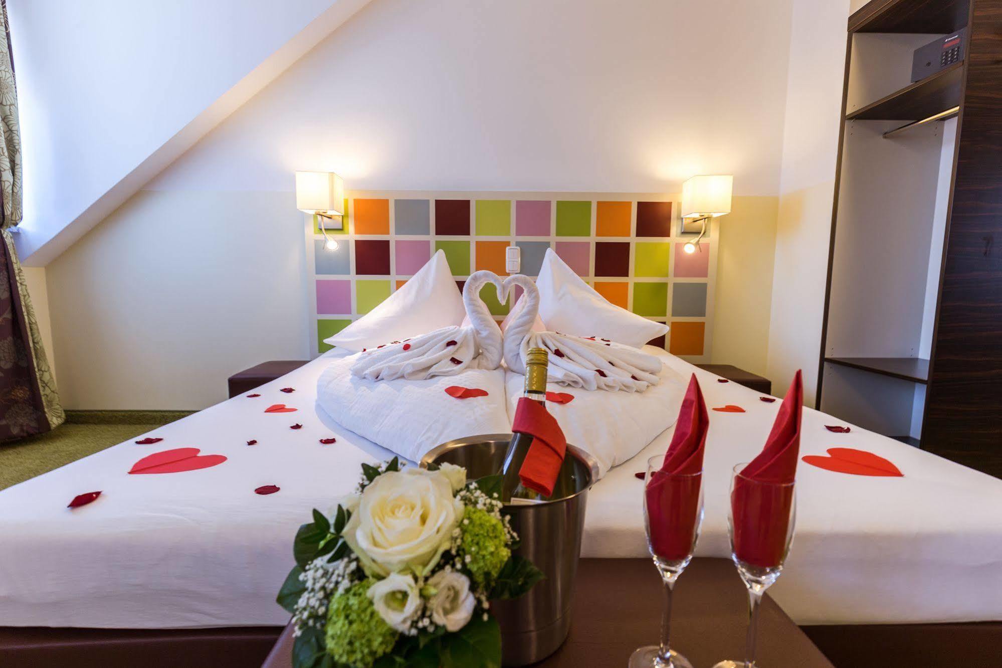 Hotel Arooma Erding Exterior photo