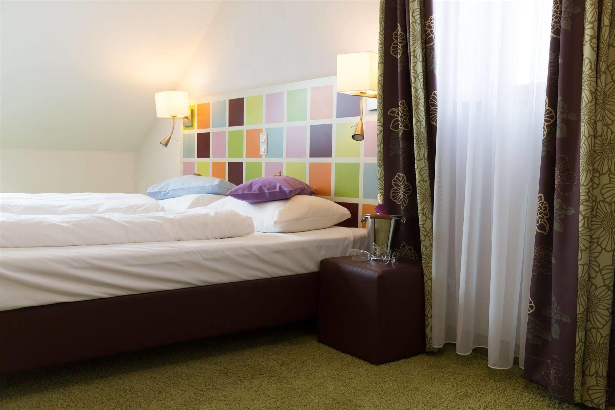 Hotel Arooma Erding Exterior photo