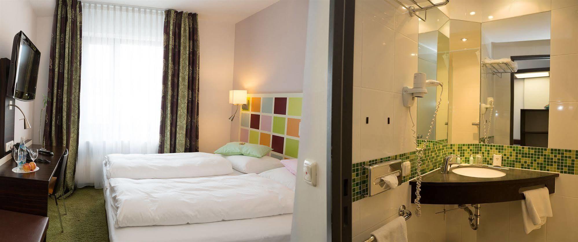 Hotel Arooma Erding Exterior photo