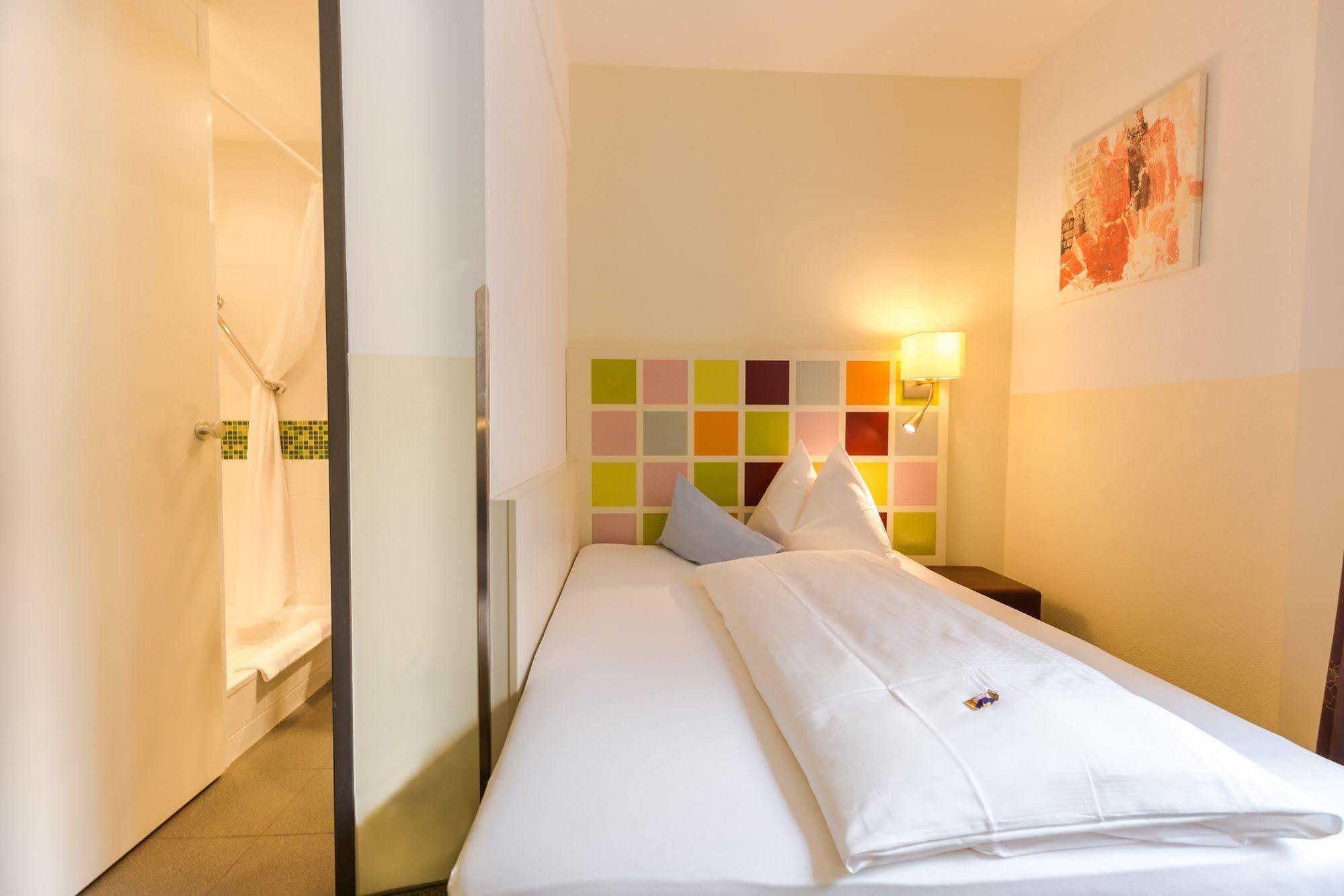 Hotel Arooma Erding Exterior photo