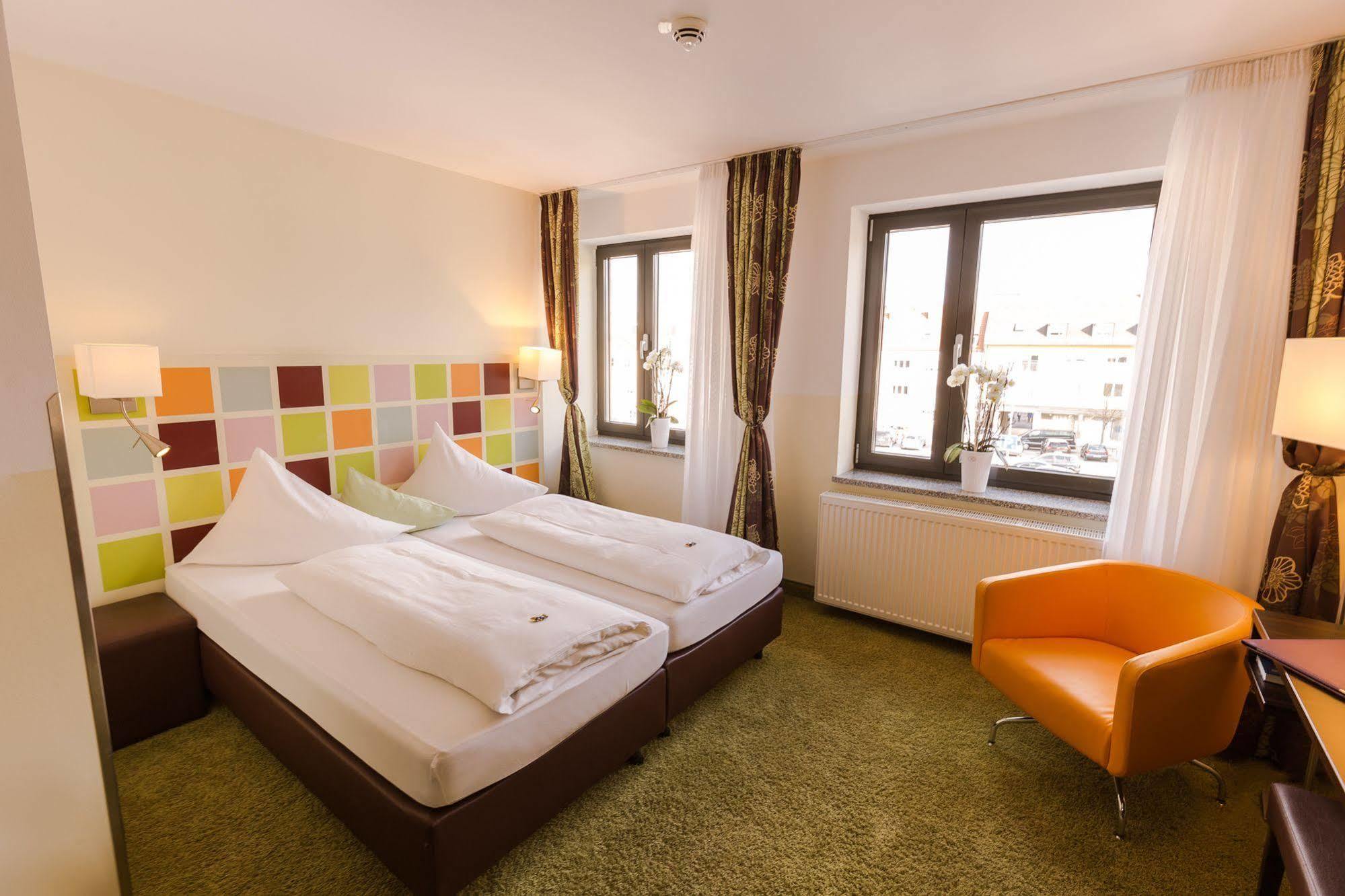 Hotel Arooma Erding Exterior photo