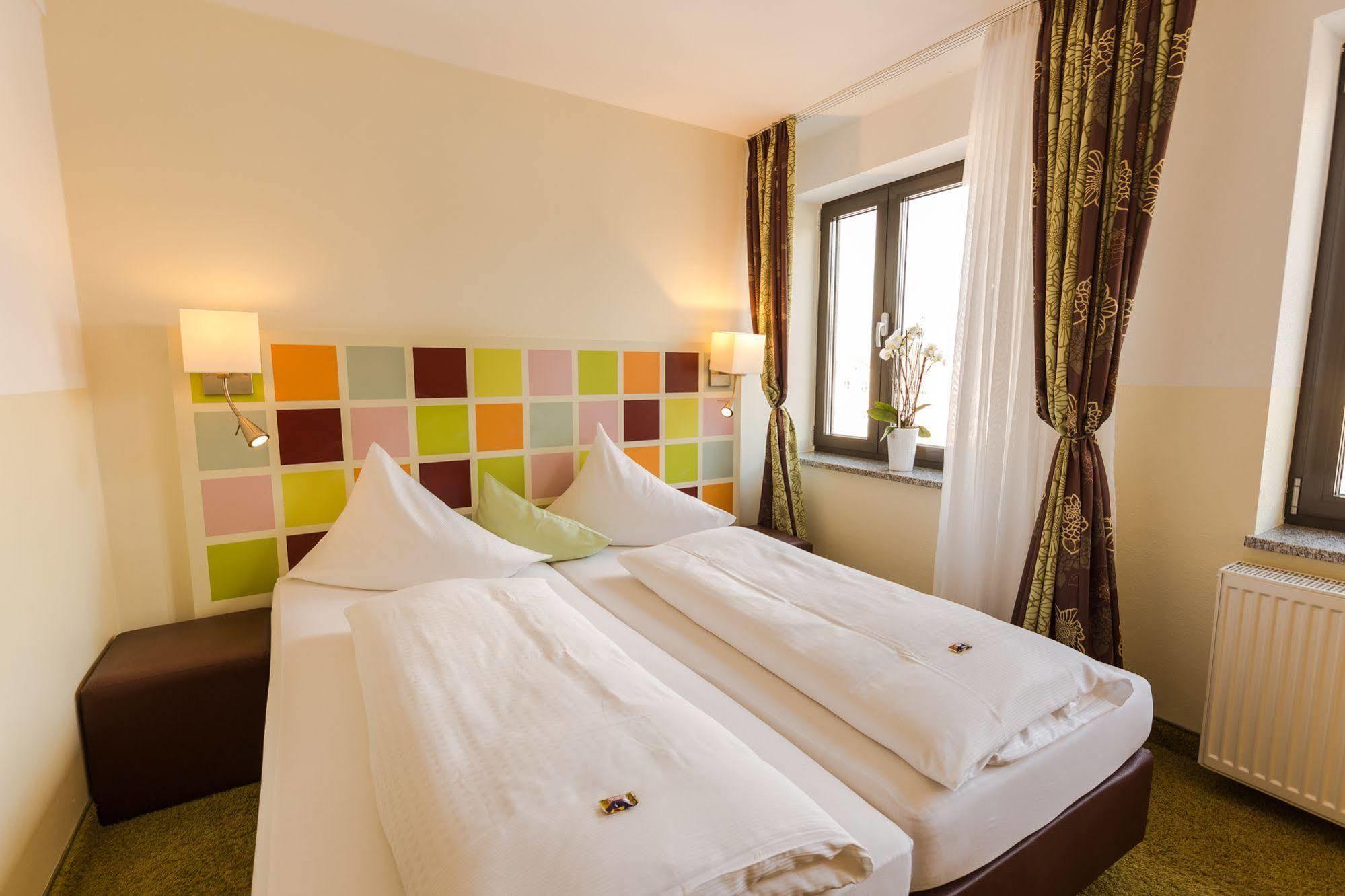 Hotel Arooma Erding Exterior photo