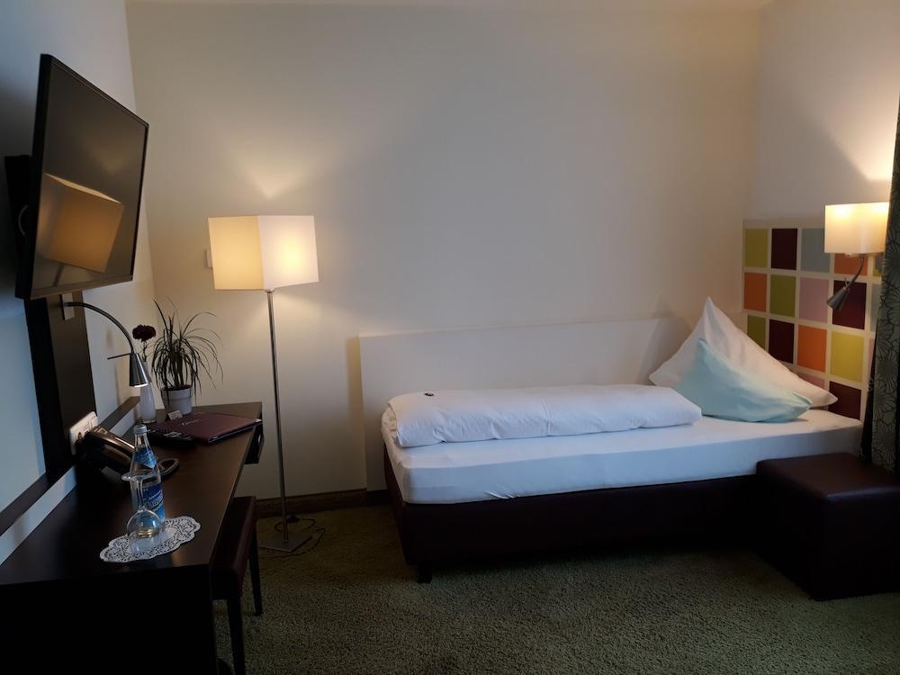 Hotel Arooma Erding Exterior photo
