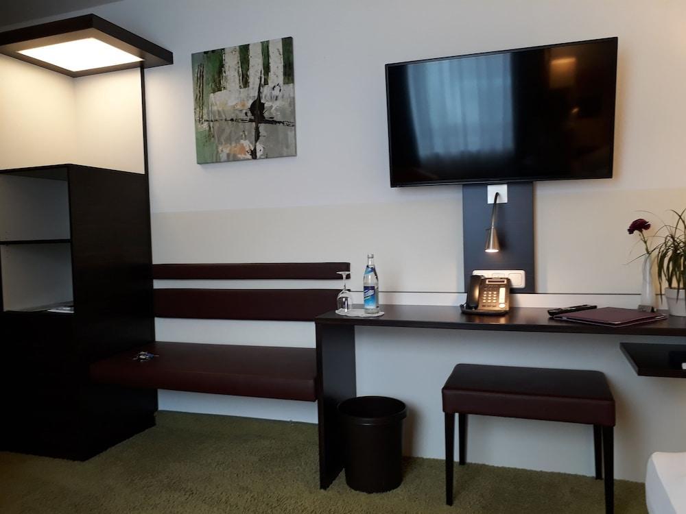 Hotel Arooma Erding Exterior photo